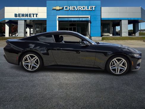 Used 2024 Ford Mustang Premium image 7