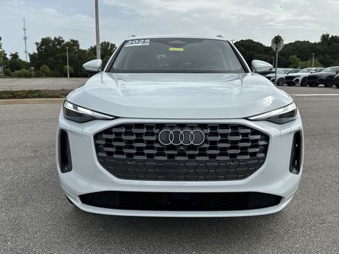 Certified 2025 Audi Q5 Premium w/ Convenience Package AWD/4WD image 2