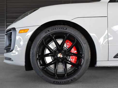 New 2026 Porsche Macan GTS AWD/4WD image 28