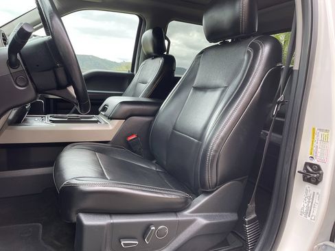 Used 2017 Ford F250 Lariat w/ Lariat Ultimate Package AWD/4WD image 19