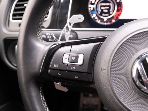 Used 2018 Volkswagen Golf R 4-Door image 7