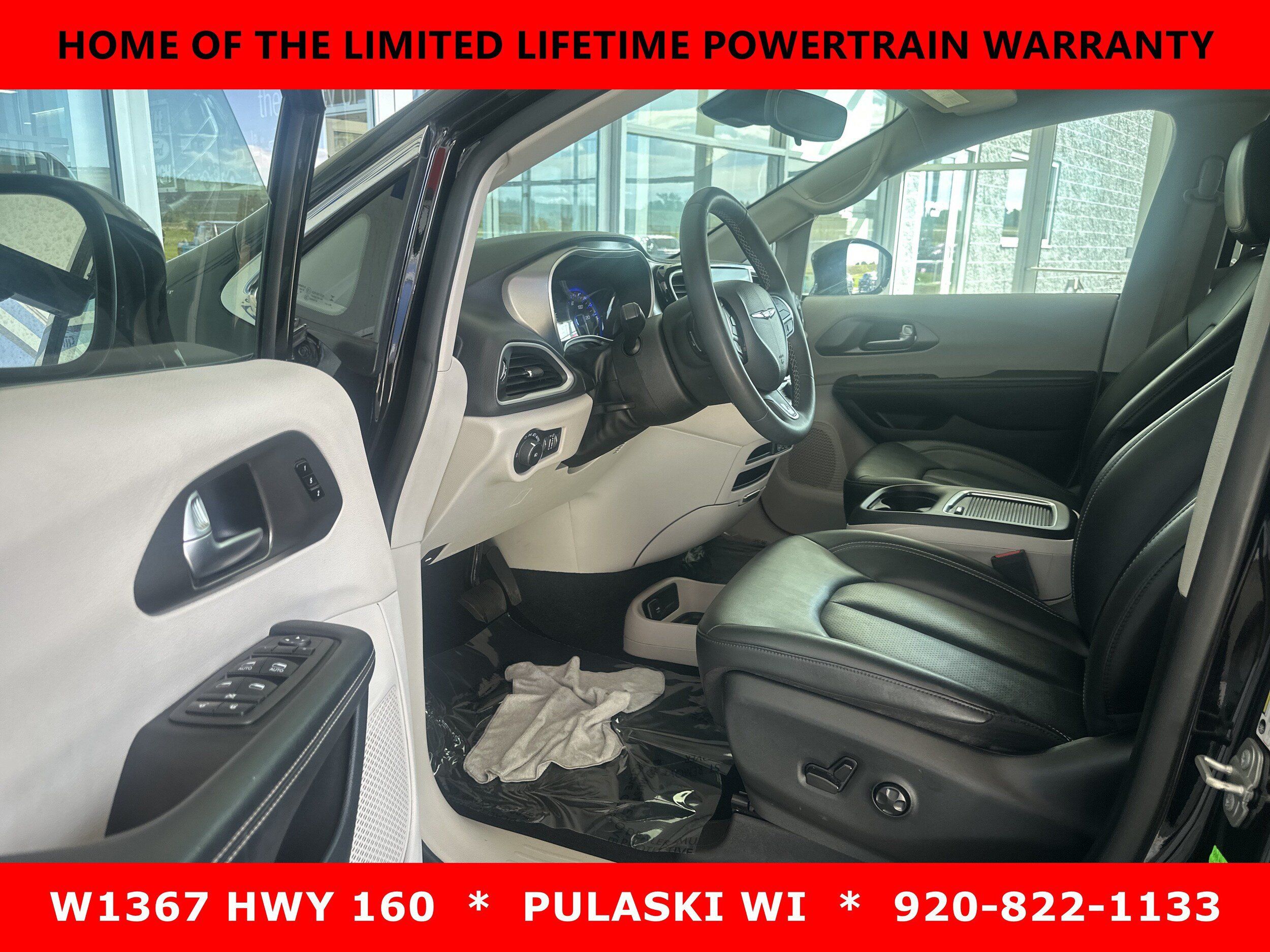 Used 2024 Chrysler Pacifica Touring-L FWD image 9