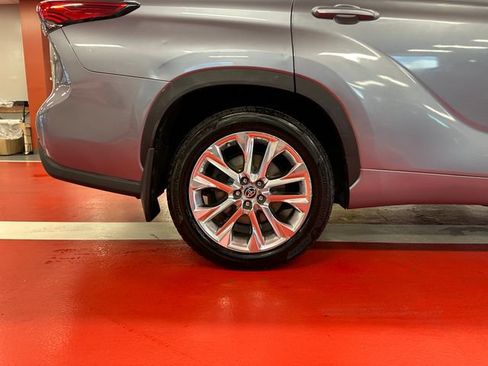 Used 2022 Toyota Highlander Limited AWD/4WD image 29