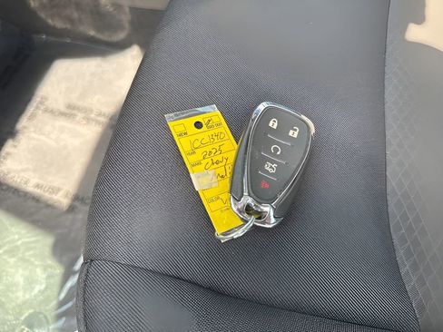 Used 2025 Chevrolet Malibu LT FWD image 34