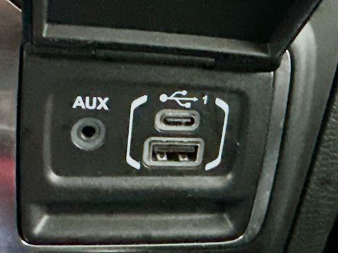 Used 2023 Jeep Wrangler Unlimited Sahara AWD/4WD image 25