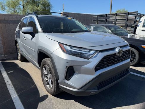 Used 2022 Toyota RAV4 XLE w/ XLE Grade Weather Package FWD image 5