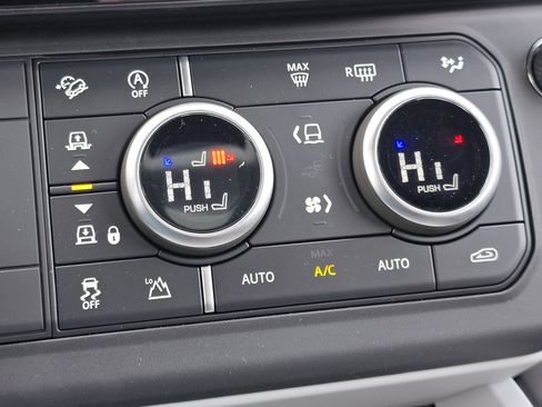 New 2026 Land Rover Defender 110 X-Dynamic SE image 15