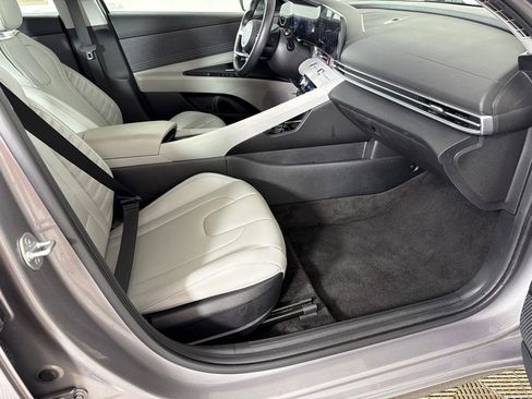 Used 2025 Hyundai Elantra Limited image 15
