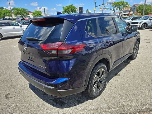 Used 2024 Nissan Rogue SV AWD/4WD image 3