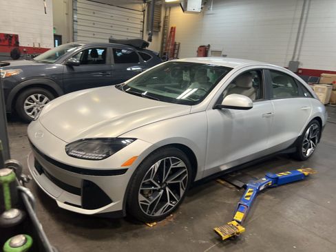 Used 2023 Hyundai Ioniq 6 SEL RWD image 1