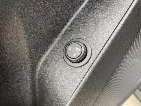 Used 2021 Chevrolet Equinox LT FWD image 13