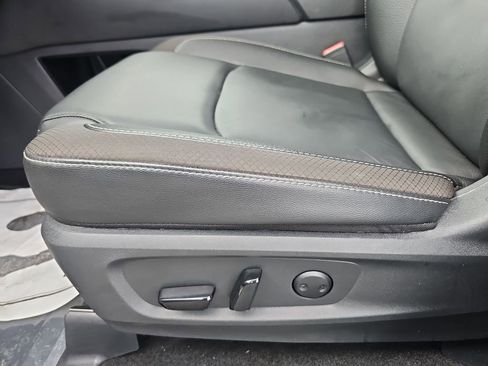 Used 2025 Nissan Pathfinder SL w/ SL Premium Package image 34