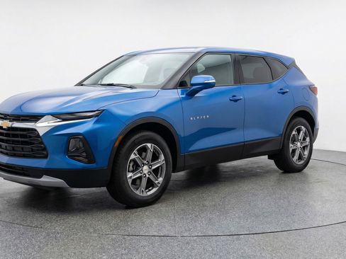 Used 2025 Chevrolet Blazer LT image 3