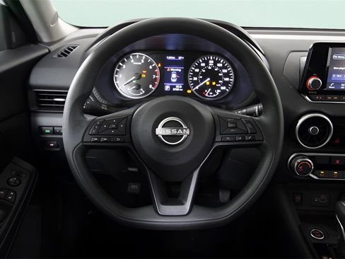 Used 2025 Nissan Sentra S image 16