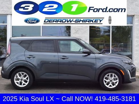 Used 2025 Kia Soul LX w/ LX Technology Package FWD image 3