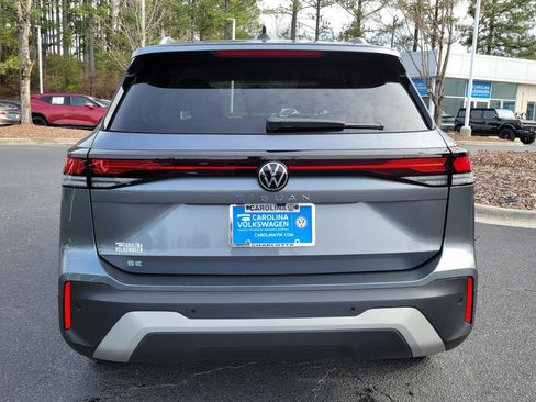 Certified 2025 Volkswagen Tiguan SE image 4