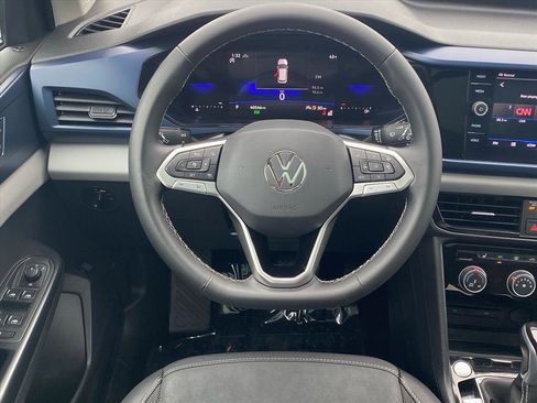 Certified 2023 Volkswagen Taos SE w/ Panoramic Sunroof Package image 6