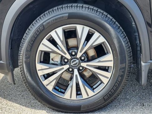 Used 2023 Nissan Rogue SV image 7