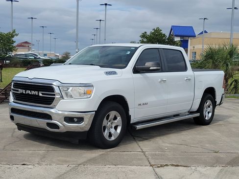 Used 2019 RAM 1500 Classic SLT w/ Luxury Group image 2
