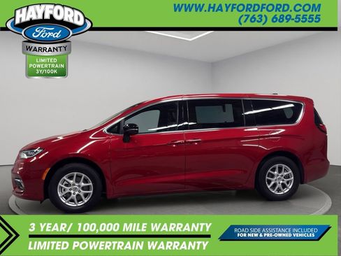 Used 2025 Chrysler Pacifica Select FWD image 2