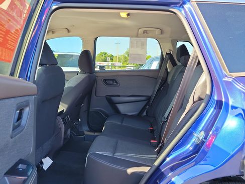 Used 2022 Nissan Rogue S FWD image 10