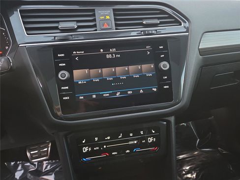 Used 2024 Volkswagen Tiguan SEL R-Line image 21