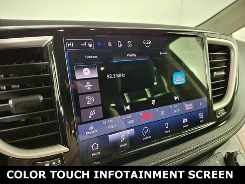 Used 2023 Chrysler Pacifica Touring-L image 19
