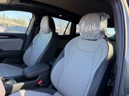 New 2026 Volkswagen Tiguan SE R-Line AWD/4WD image 12