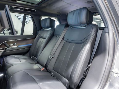 Used 2025 Land Rover Range Rover Autobiography image 38