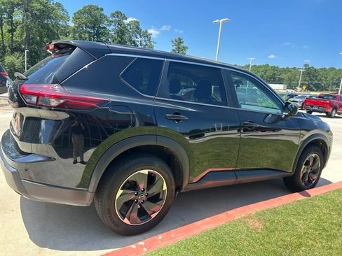 Used 2024 Nissan Rogue SV AWD/4WD image 2