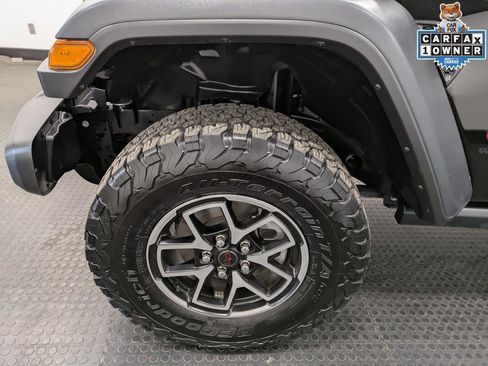 Used 2024 Jeep Wrangler Unlimited Rubicon w/ Technology Group image 7