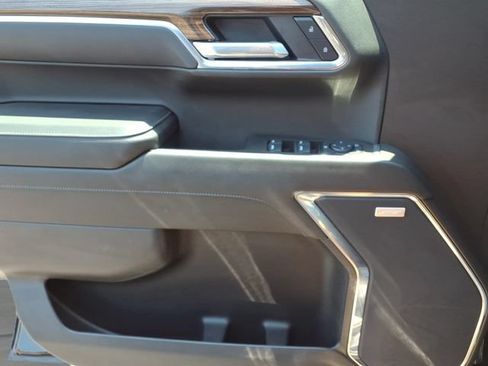 Used 2025 Chevrolet Silverado 1500 LT Trail Boss w/ Convenience Package II AWD/4WD image 17