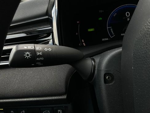 Used 2025 Toyota Camry LE image 34