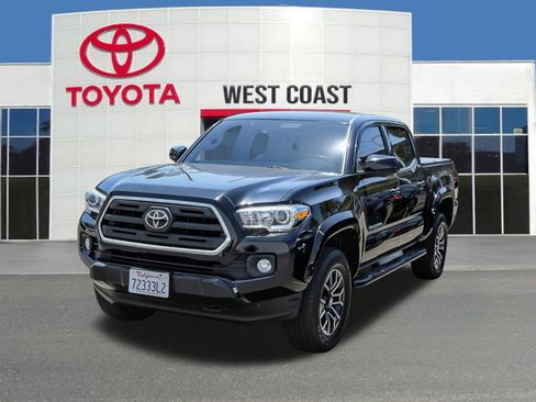 Used 2018 Toyota Tacoma SR5 RWD image 1