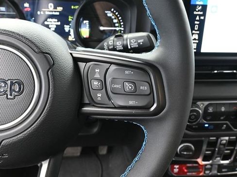 Used 2024 Jeep Wrangler Unlimited Rubicon 4xe AWD/4WD image 32