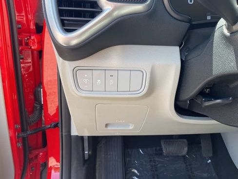 Used 2023 Kia Soul LX w/ LX Technology Package FWD image 30