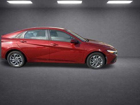 Used 2024 Hyundai Elantra SEL FWD image 10