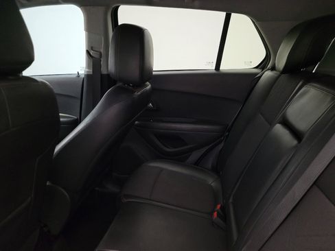 Used 2021 Chevrolet Trax LT w/ Sport Edition FWD image 18