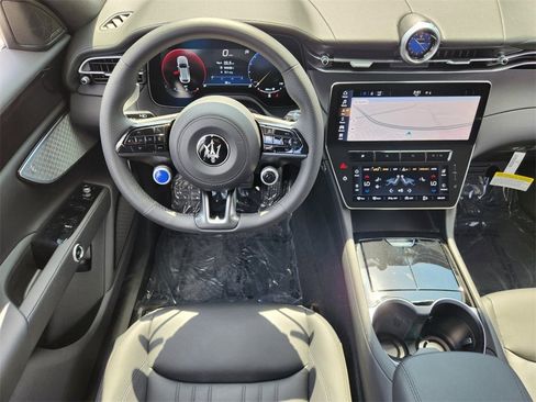 New 2024 Maserati Grecale Modena image 8