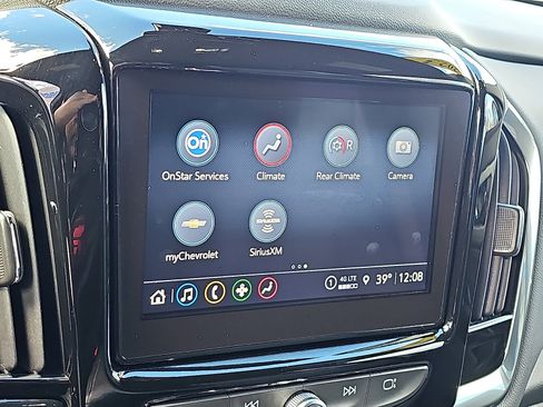 Used 2023 Chevrolet Traverse LT w/ Rear Camera Mirror Package image 28