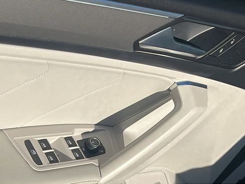 Used 2022 Volkswagen Tiguan SE R-Line image 22