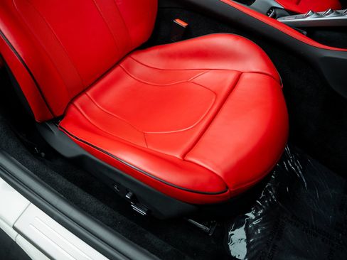 Used 2019 Ferrari Portofino RWD image 38