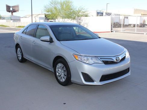 Used 2014 Toyota Camry LE FWD image 3