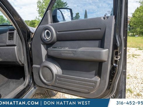 Used 2007 Dodge Nitro SXT RWD image 18
