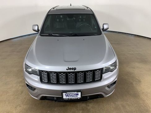 Used 2018 Jeep Grand Cherokee Altitude AWD/4WD image 4