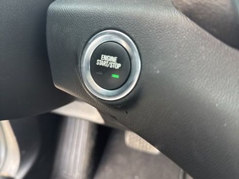 Used 2024 GMC Terrain SLT image 20