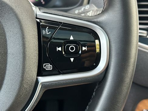 Certified 2025 Volvo XC90 B6 Plus AWD/4WD image 30