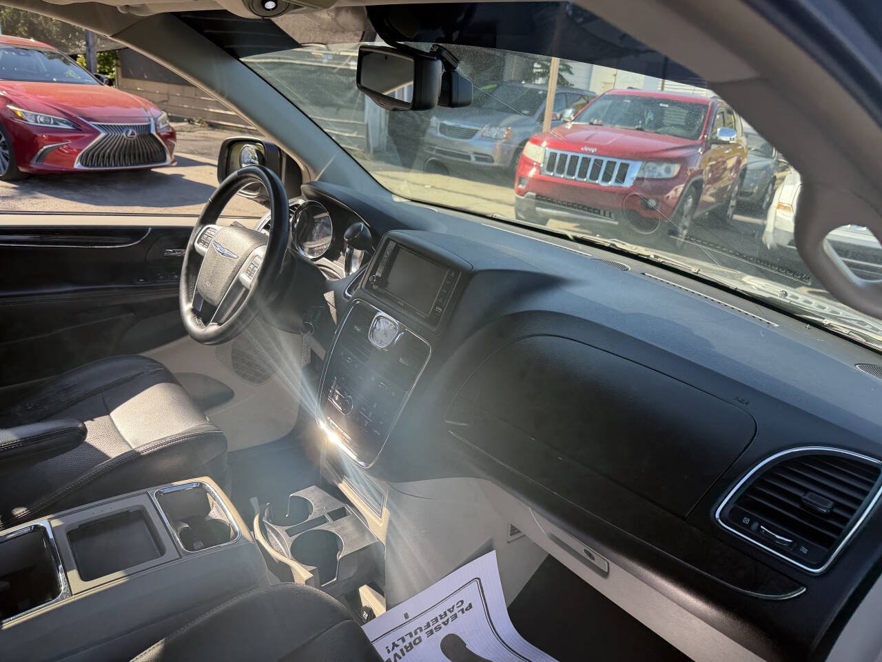Used 2013 Chrysler Town & Country Touring-L w/ Driver Convenience Group FWD image 12
