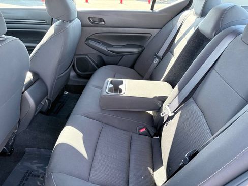 Used 2025 Nissan Altima 2.5 SV FWD image 7