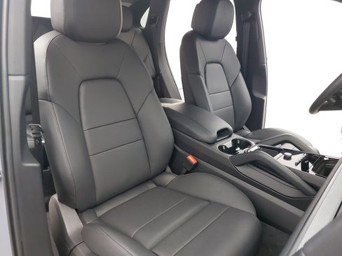 Certified 2026 Porsche Cayenne AWD/4WD image 12